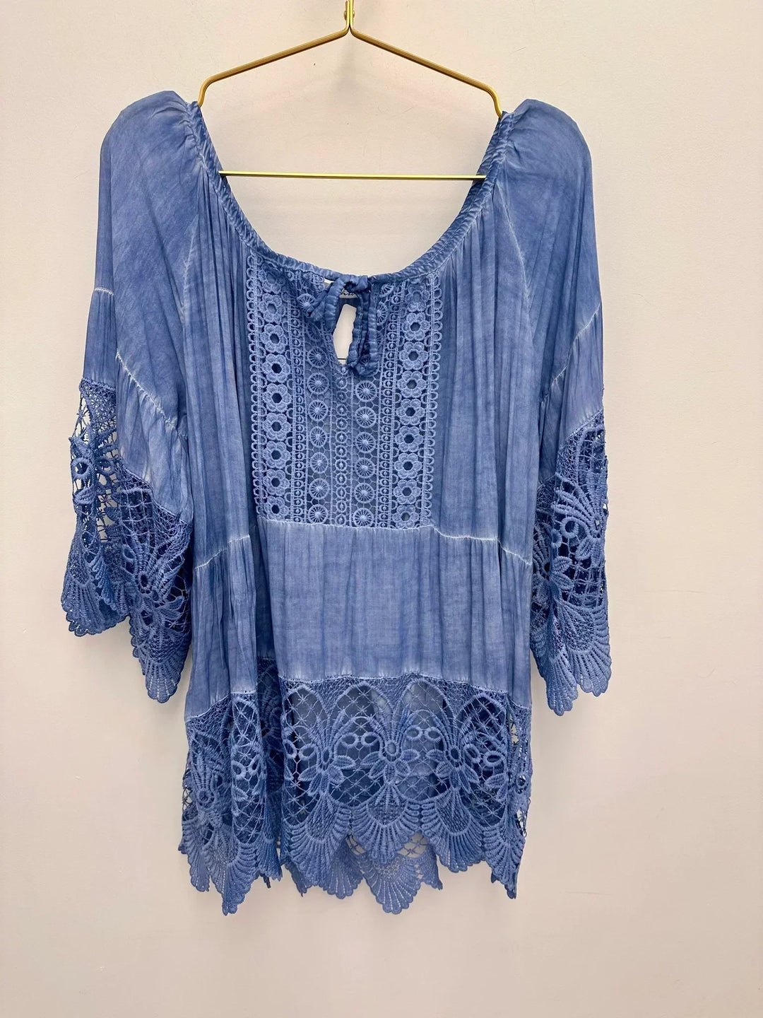 LINA - MINIMALIST ROUND NECK TOP