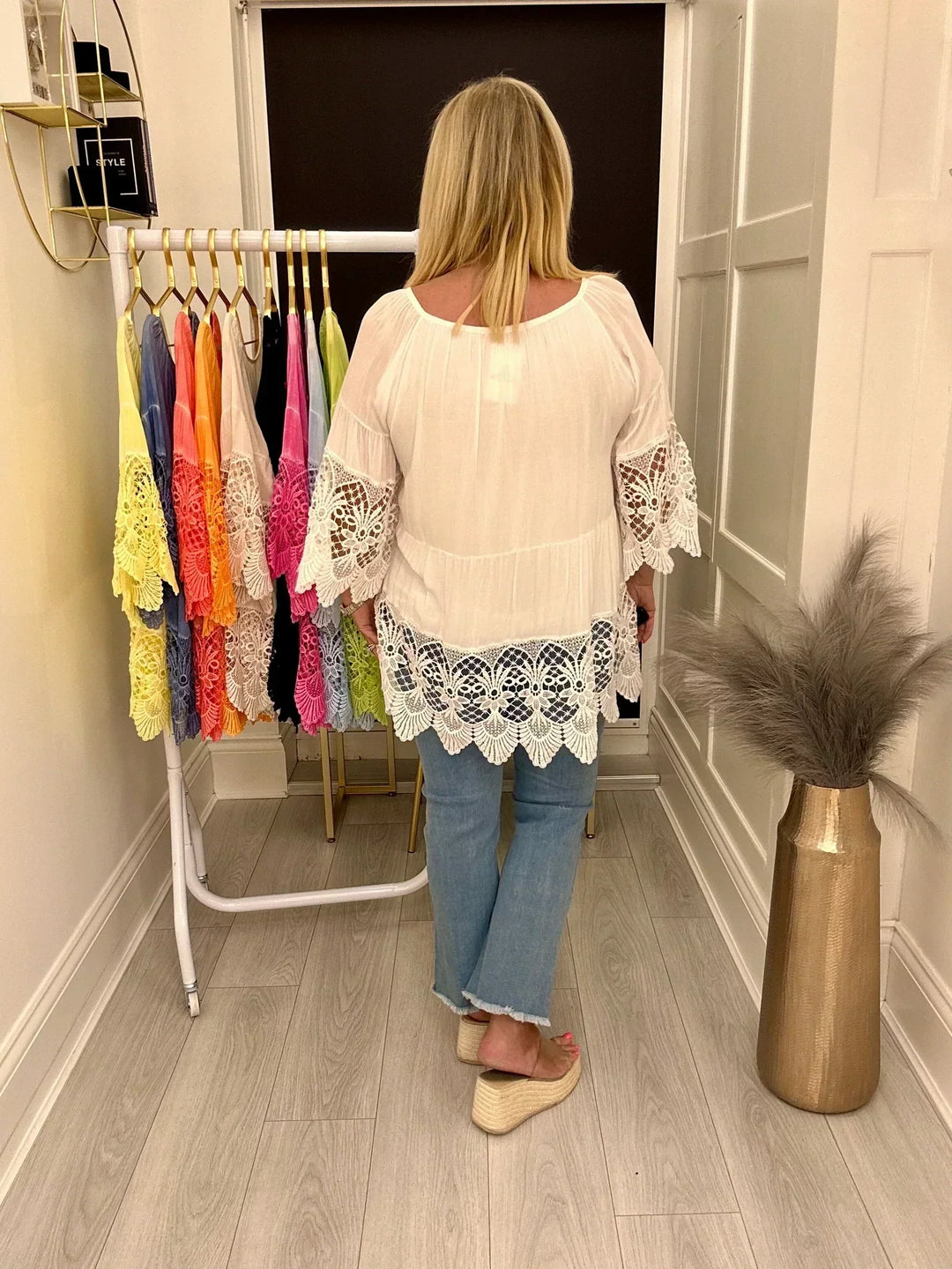 LINA - MINIMALIST ROUND NECK TOP