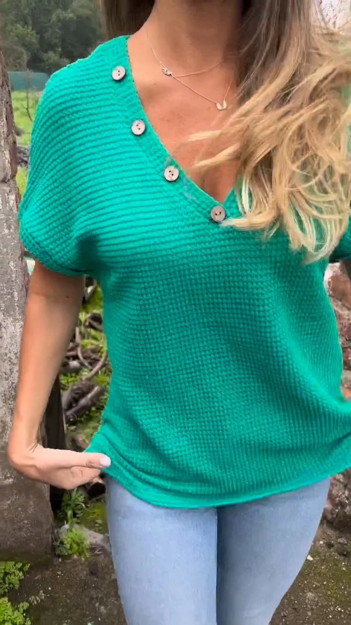 MEERAH -  BREATHABLE WAFFLE SHORT SLEEVE TEE