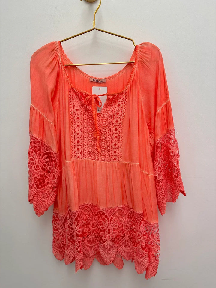 LINA - MINIMALIST ROUND NECK TOP