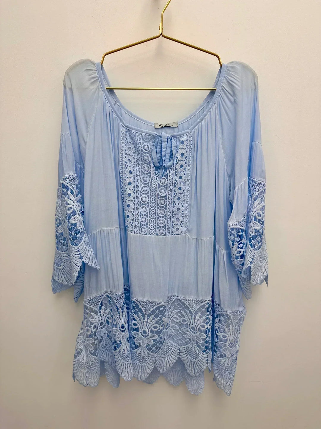 LINA - MINIMALIST ROUND NECK TOP