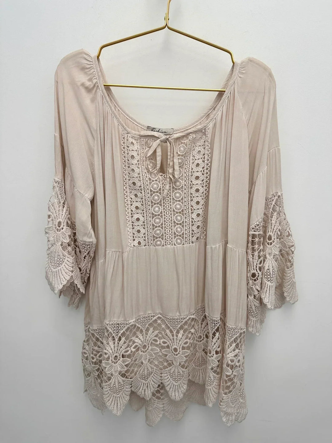 LINA - MINIMALIST ROUND NECK TOP